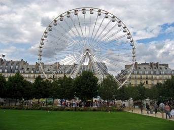 Grande roda no Jardin des Tuileries, junto ao Louvre